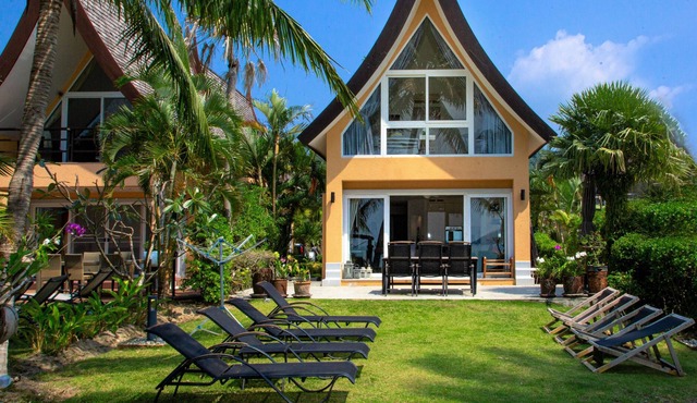 Koh Chang Holiday - 4 Bedrooms Beachfront Villa in Tambon Ko Chang
