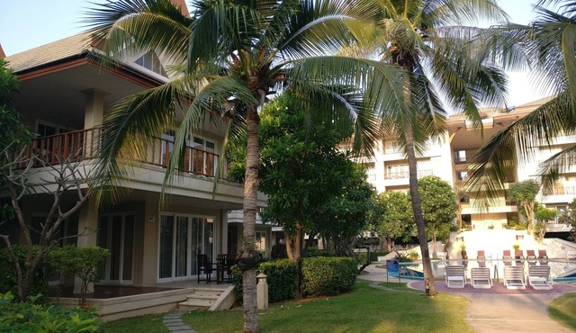 Large 3 Bed Beach Villa Overlooking Pool With Private Spa. Perfect for families in Cha-am
