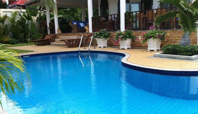 Large 3 bed pool villa set in Thailand's royal beach, golf resort Hua Hin in Tambon Nong Kae