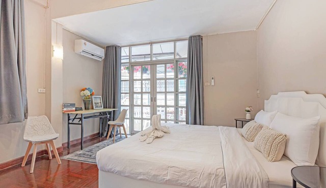 Large House in the Middle of Sukhumvit 22 for Family in Bangkok