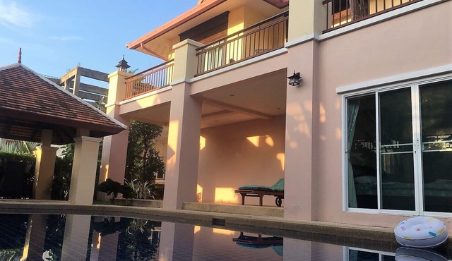 Large villa with private pool in quiet area in Tambon Khao Noi