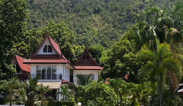 Lavender 4 bedroom ocean view villa in Tambon Ko Chang