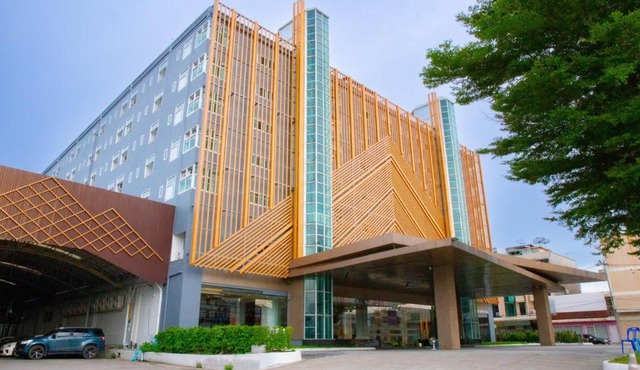 Le Srivaree Suvarnabhumi Airport Hotel in Samutprakarn