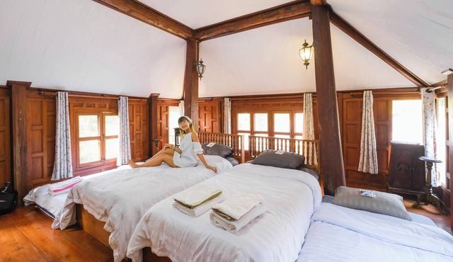 "Live like a Local" Wooden House in Chang Wat Chiang Mai