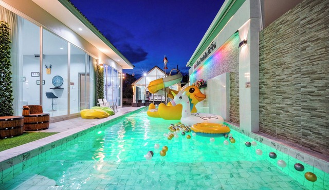Lovely 4-bedroom villa in Tambon Hua Hin with AC, WiFi in Tambon Hua Hin