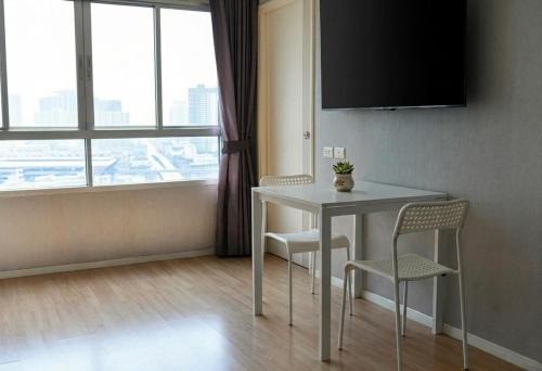 Lumpini 2-Bedroom Condo Near The Mall Bangkapi in Bangkok