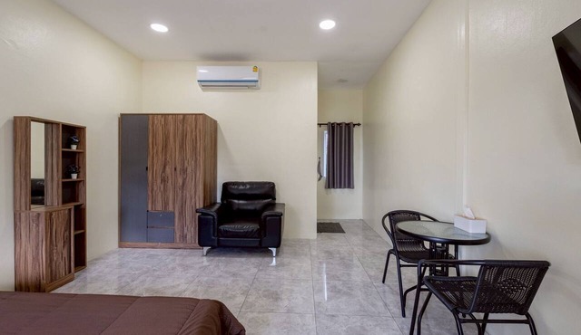 Luxurious 12-bedroom Villa Retreat in Tambon Pong, Thailand