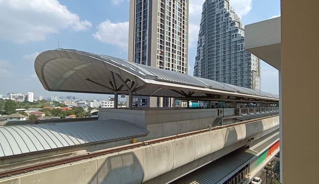 Luxurious 2 Bedroom condo next to MRT in จ.นนทบุรี