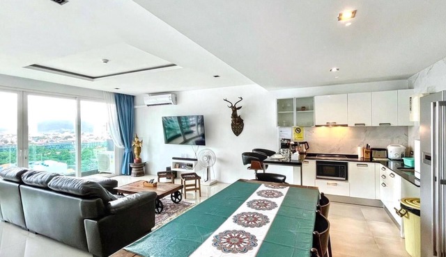 Luxurious 3-Bedroom Apartment with Stunning Patong Bay Views in Pa Tong