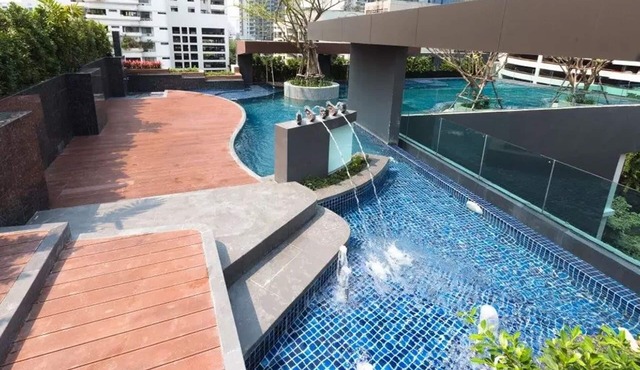 Luxurious Condo @Heart of Bangkok - Quiet location - Fast Wifi - 24 Hour Checkin in Bangkok
