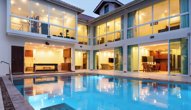 Luxury 4BR Resort Villa @ Pratamnak Residence in Pattaya