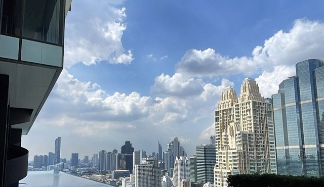 *Luxury Apartment | Infinity Pool | Balcony | Gym* in Krung Thep Maha Nakhon