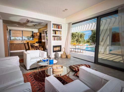 Luxury Beachfront Private pool Villa in Ban Bang Makham