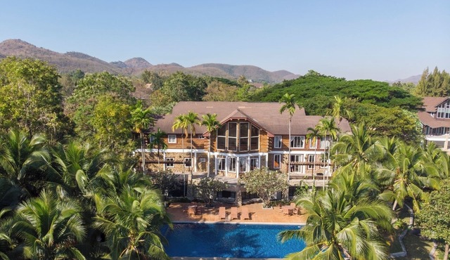 LUXURY CABIN POOL VILLA, KHAO-YAI in Nakonratchasima