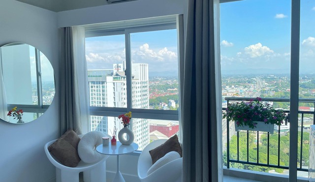 Luxury Condo in the Center With Motorbike Included in mueang chiang mai