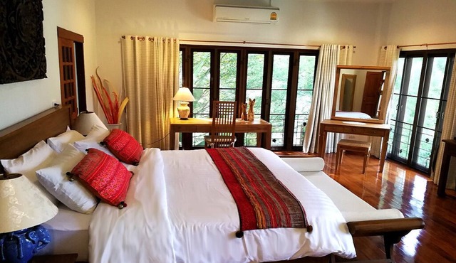 Luxury Jacuzzi suite w/1BR, 2BA & fully equipped kitchen in Chiang Mai