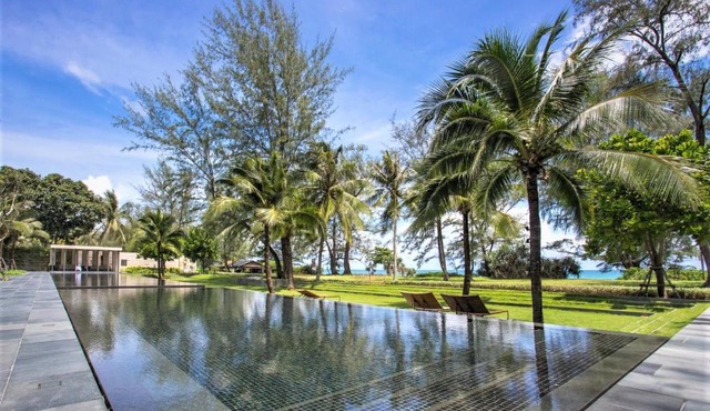 Luxury Oceanfront pool access apartment in Phuket