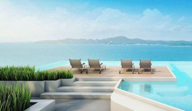 Luxury Oceanfront Retreat Andromeda Apartment Pattaya in Pattaya City