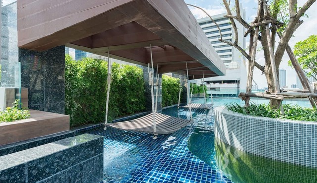 Luxury Condo @ Heart of Bangkok-24 HOUR CHECK-IN in Khwaeng Khlong Toei Nuea