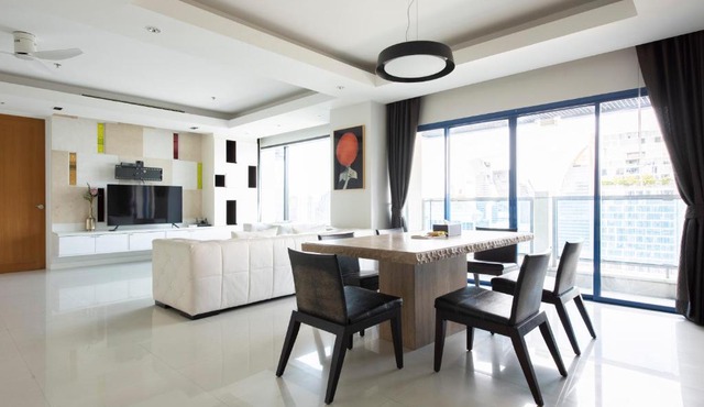 M Estate Luxury 3BR Residence Heart of Bangkok in Bangkok