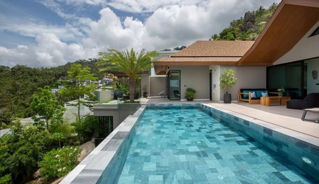 Magnificent 4-bedroom retreat in Lamai with sea views, infinity pool, jacuzzi, and gym in Surat Thani