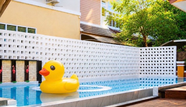 MAHI Pool Villa - 4BR Near Airport & Old Town in Tambon Pa Daet