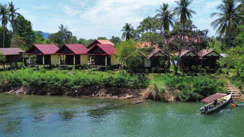 Mama Leuah Guesthouse and Restaurant in Don Det