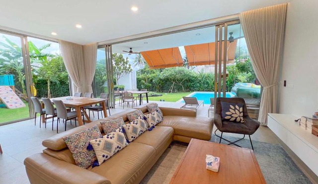 Minimal Luxury Villa HUGE Garden - 10 min to Nimman and Old City in Chiang Mai