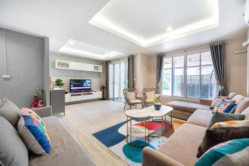 MIQ Home 142 Huai Khwang NEW4BR/Jodd fair in Bangkok