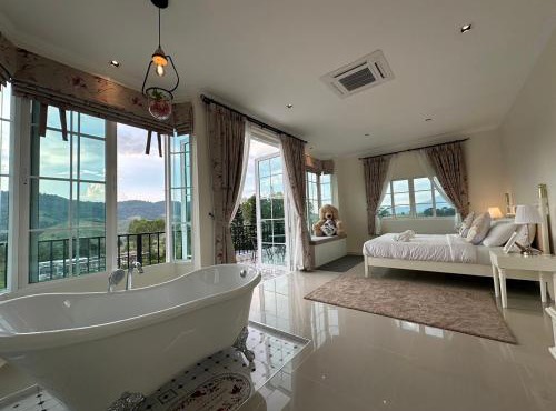 Misty English Cottage in Ban Non Na Yao