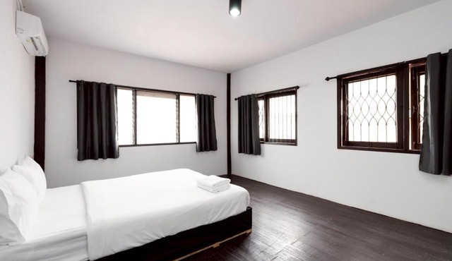Mitr inn Khaosan tanow road in Bangkok