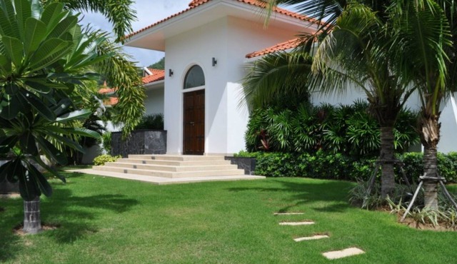 Modern villa with private pool near golf course in Hua Hin