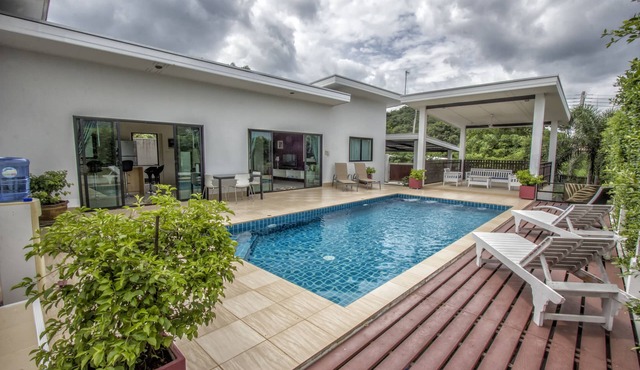 Mountain View Pool Villa SUMMER SPECIALS in Tambon Thap Tai