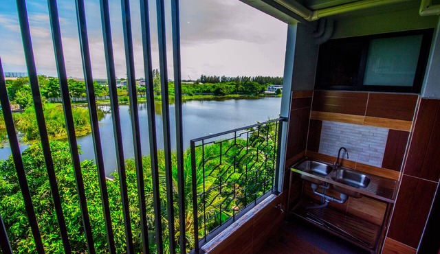 Na Siri Lakeview in Bang Phli