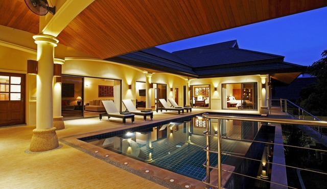 NAI HARN BEACH - Outstanding 4 Bedroom Pool Villa in Rawai