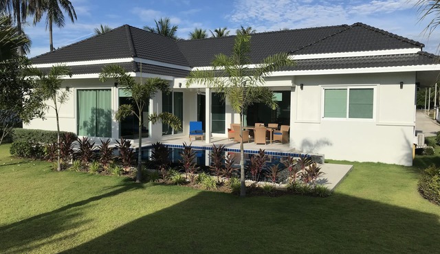 Nakhon Beach Villa: your private paradise that will embrace you like a dream in Sam Roi Yot
