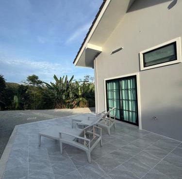 Natureville cozy home near Samet Nangshe in Takua Thung