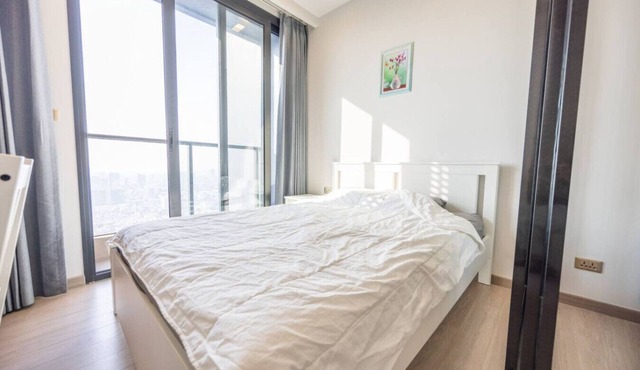 Near RCA Nightlife District, with Gym, Pool & Game Room 5m walk to MRT in Khet Huai Khwang