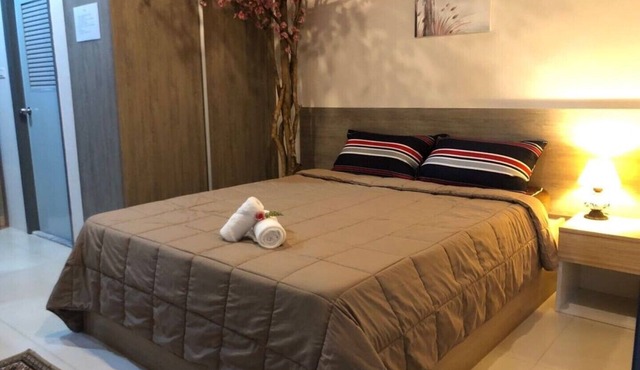 New cozy apartment, 300m away from MRT Suthisan station Unit * 8 in Bangkok