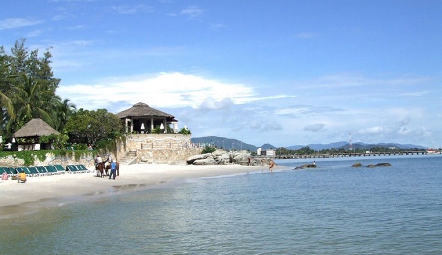 Newly renovated 2-bedroom, 84sqm in heart of town and close to beach in Thailand