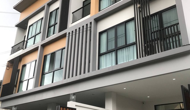 Newly Townhouse in Huai Khwang W/4 King Beds in Huai Khwang