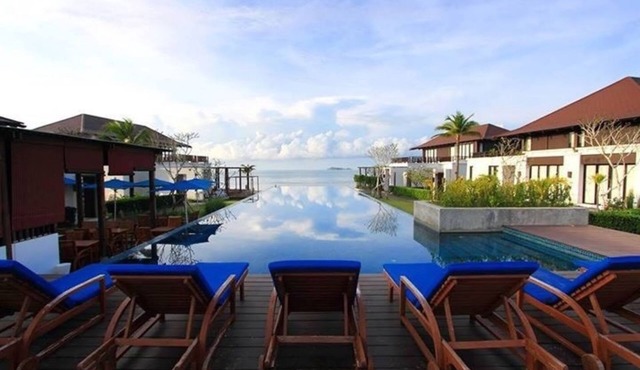 Nice Seaview Condo, Private Beach in ตำบล ชากพง