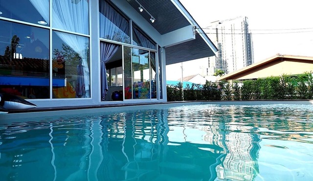 Njoy Pool Villa @Sriracha, 3 BR , Family-Friendly with Kid's Club, 10 guests in Si Racha