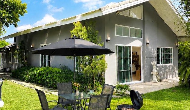 Oasis Retreat 2BR Garden Home Sleeps 6 Bann Plangyao in Plaeng Yao
