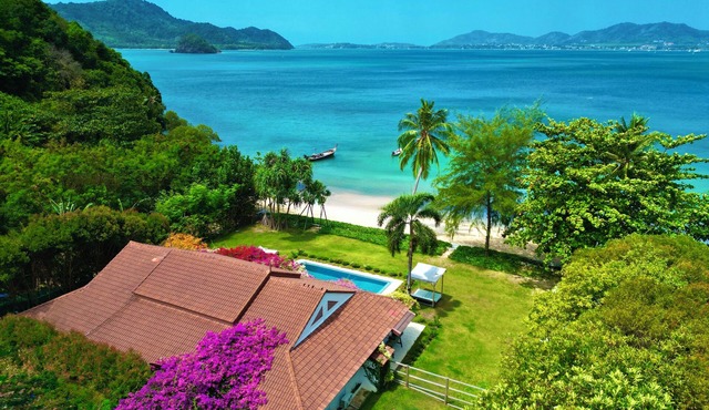 Ocean Bliss Beach House - directly on the beach in serene Ao Yon, Phuket in Tambon Wichit