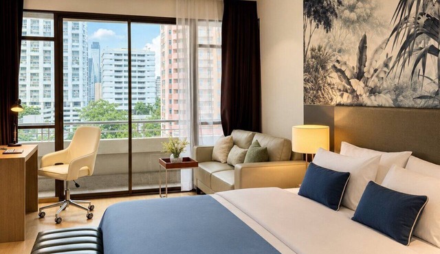 One quiet bedroom apartment with amazing balcony views next to Nana and Soi 11 in Khet Khlong Toei