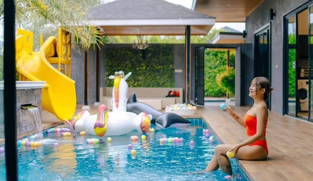 Orange - Luxurious 3-Bedroom Pool Villa Near Cha-Am Beach in Tambon Khao Yai