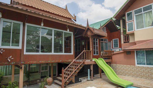 OYO 402 Raknatee Resort in Bang Len