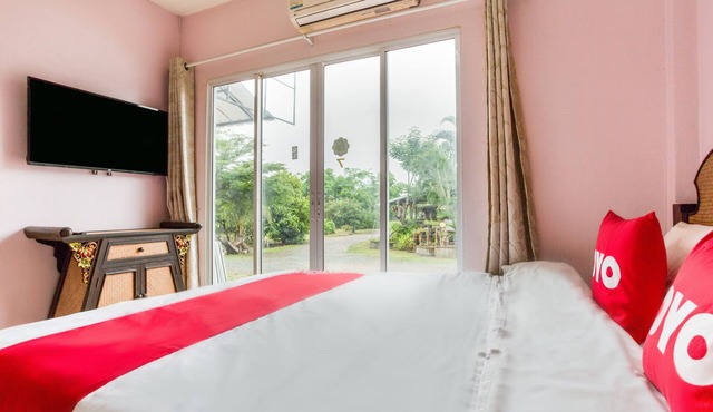 OYO 749 Baan Suan Resort in San Kamphaeng