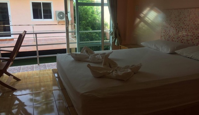 Palm Payom Village Resort in Ranot